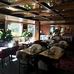 De La Foret Hotel